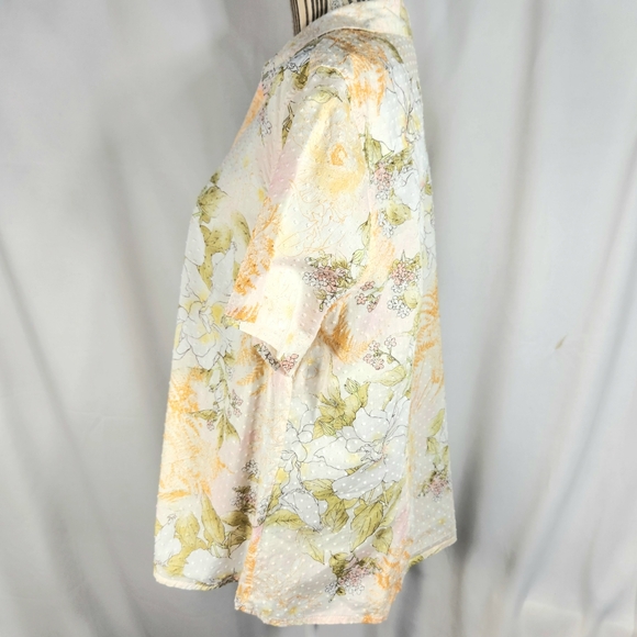 Caribbean Joe White & Multi Swiss Dot Floral V Neck Button Down Top Size 1X - Picture 4 of 8